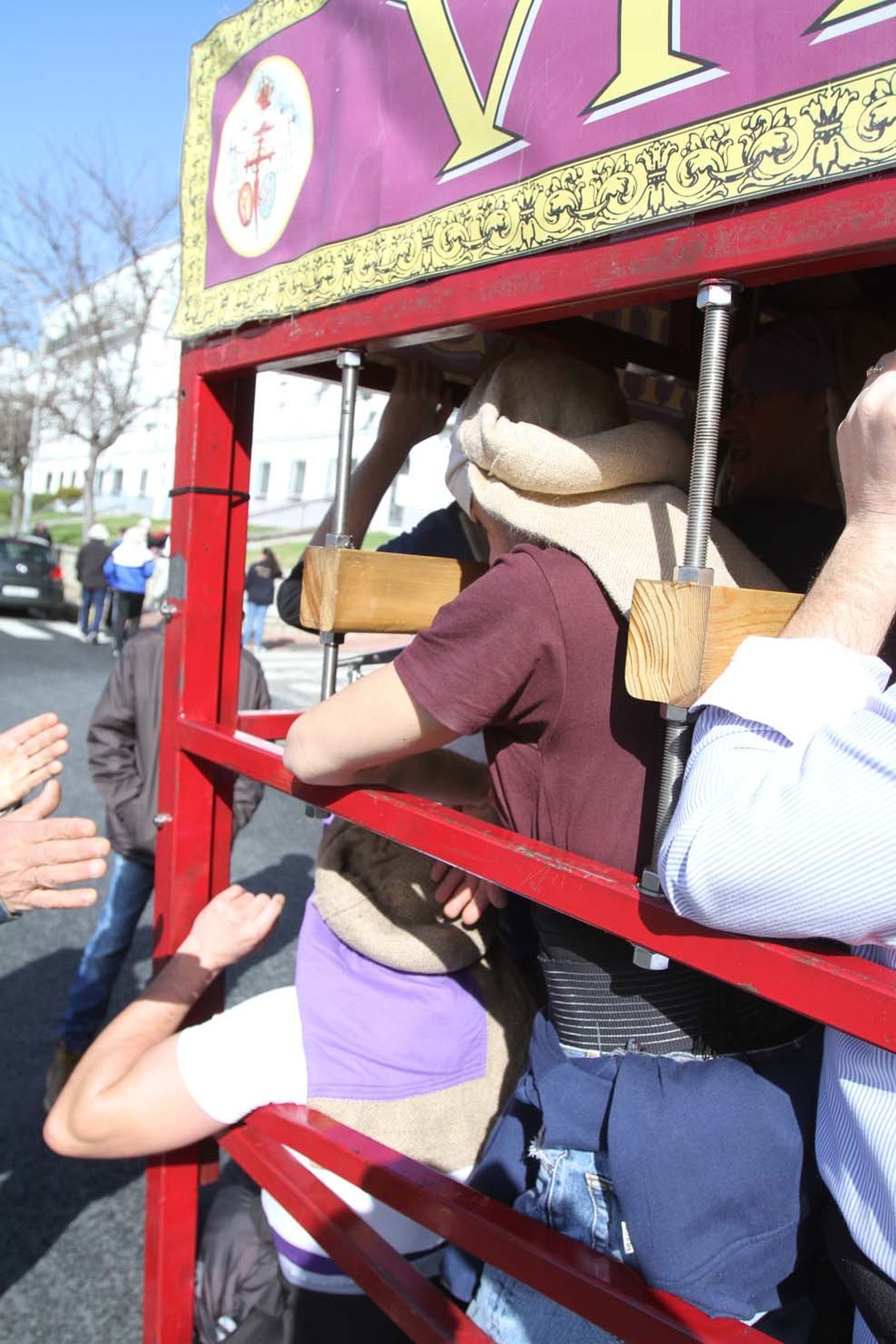 Imágenes del ensayo solidario de la Hermandad de Tres Caidas
