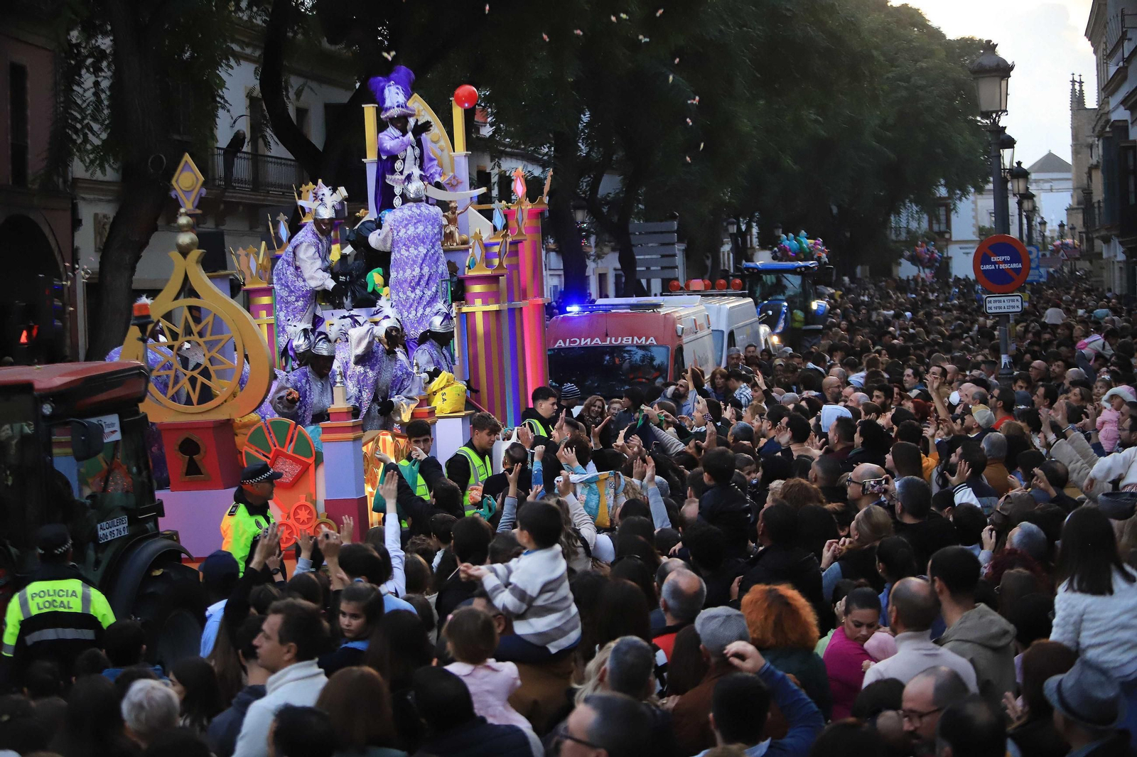 Imágenes de la Cabalgata de los Reyes Magos de Jerez 2025