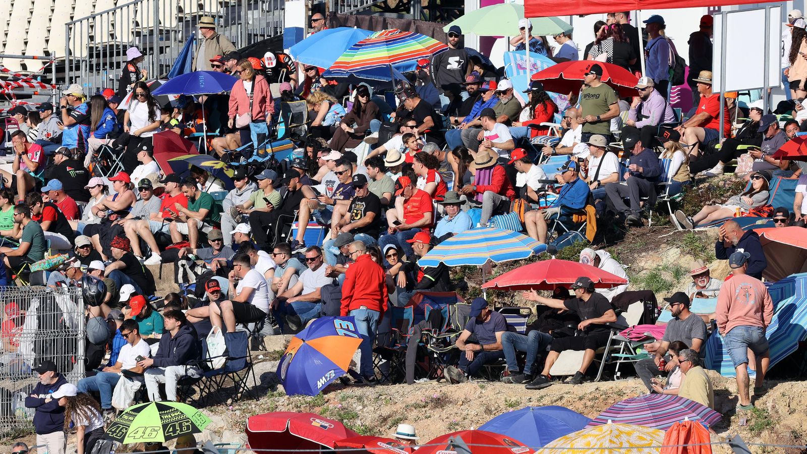 Búscate en el sábado del Gran Premio de España 2025 en el Circuito de Jerez - Ángel Nieto