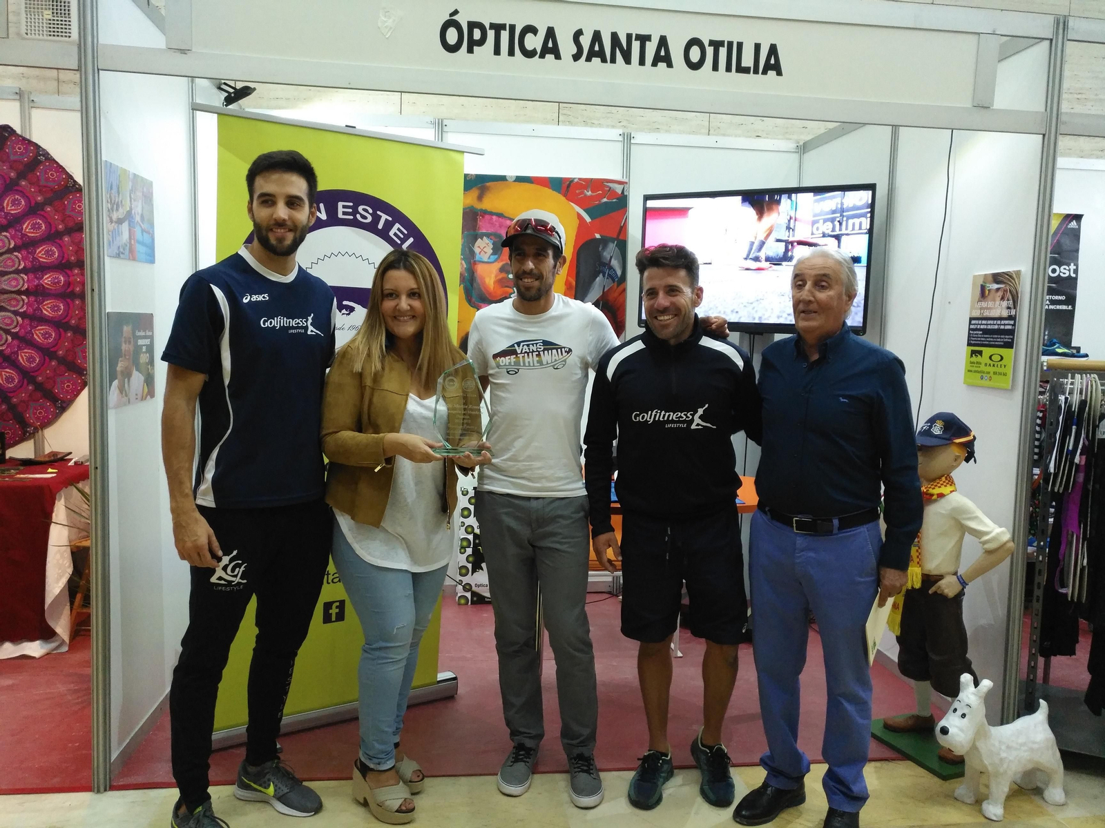 Emilio Martín, Rocío Guerrero y el grupo de Golfitness que colaboran junto a Óptica Santa Otilia asociados en este evento. Emilio Martín, Rocío Guerrero y el grupo de Golfitness que colaboran junto a Óptica Santa Otilia asociados en este evento.
