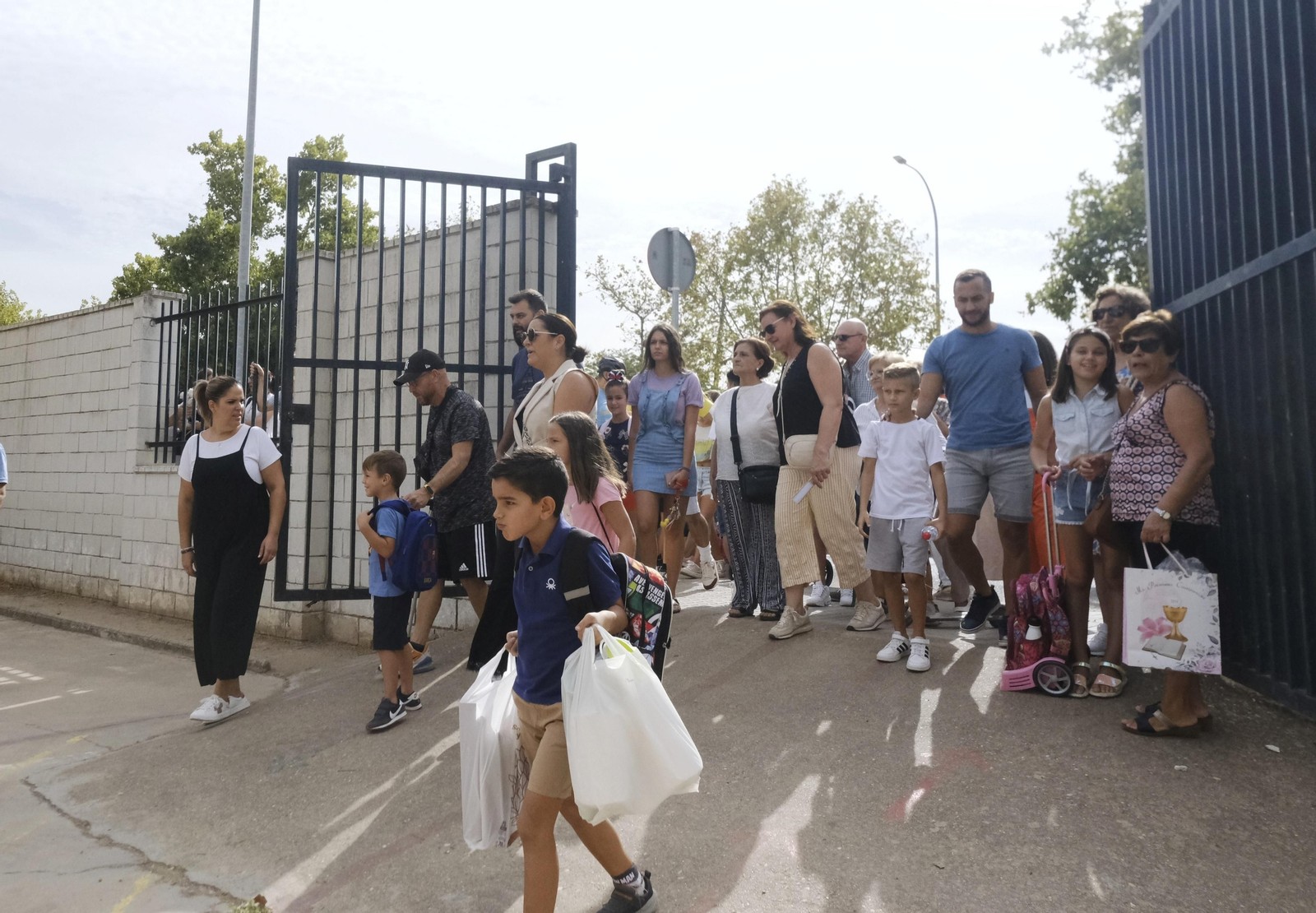Las imágenes de la vuelta al cole en Córdoba: reencuentros, nervios y mucha ilusión