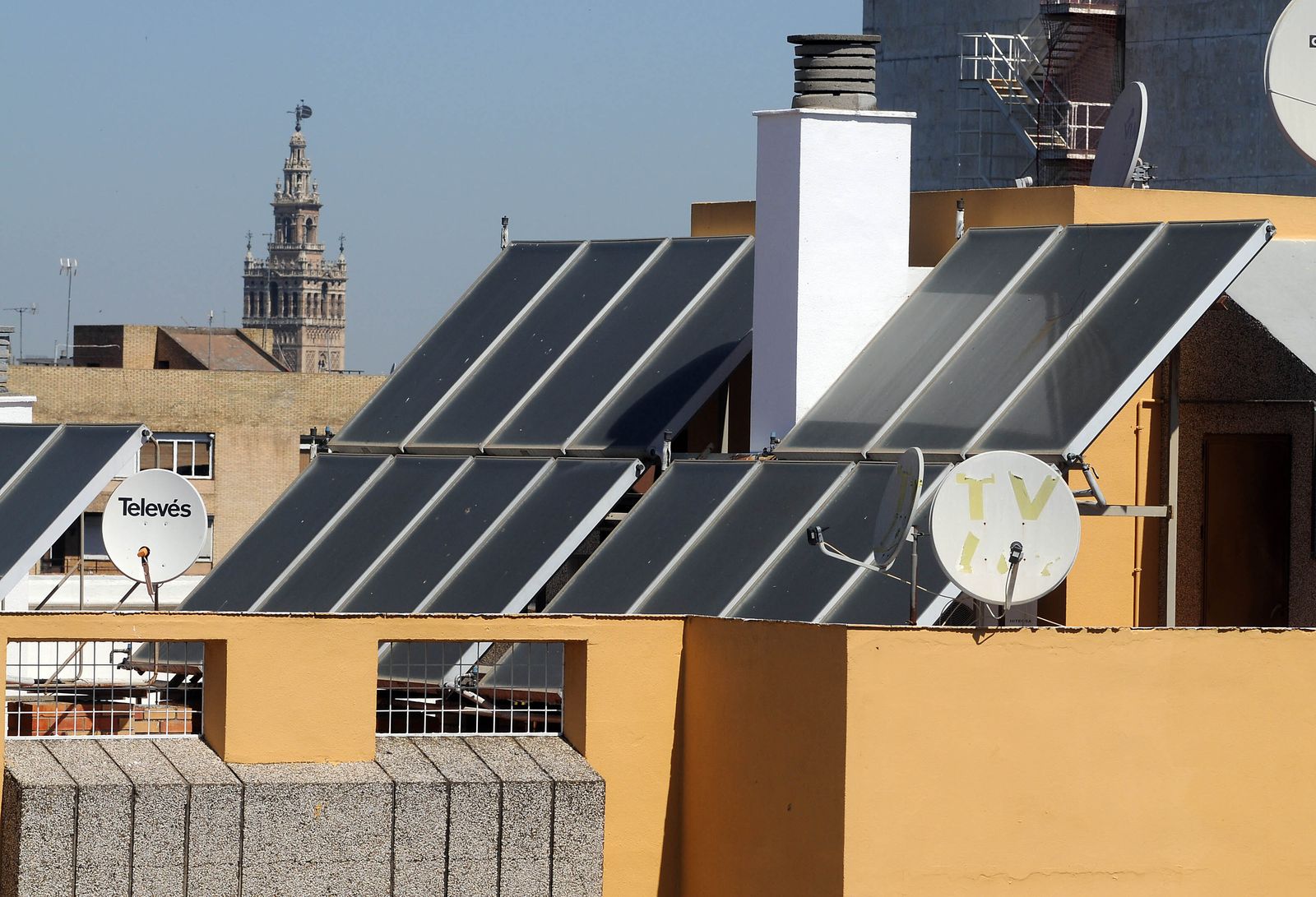 Edificios con placas solares.