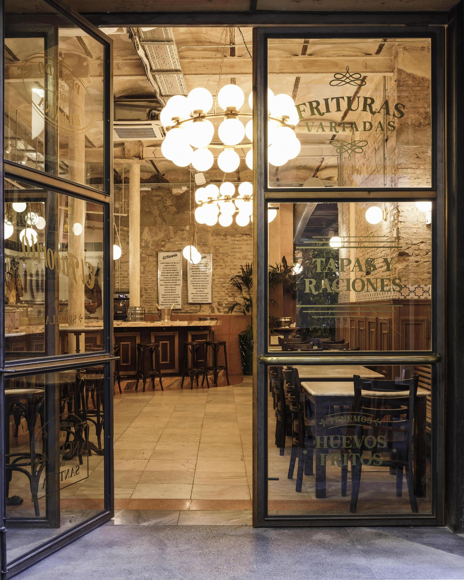 Interior de El Favorito.