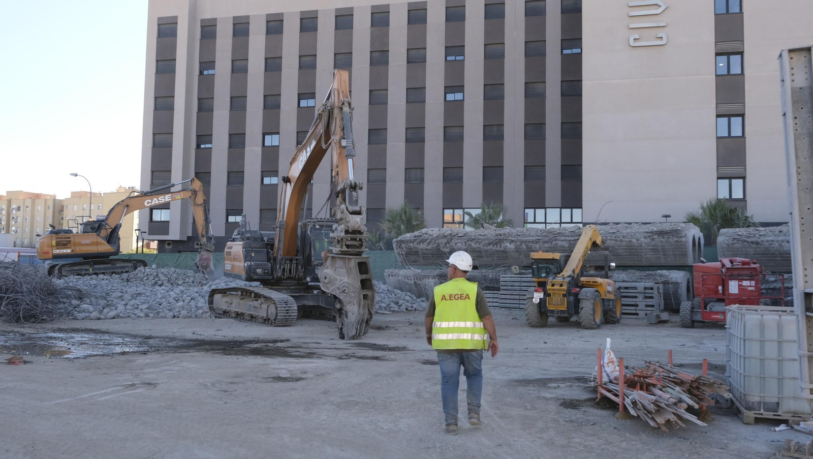 El Puente de la Avenida del Mediterráneo ya es historia, en imágenes