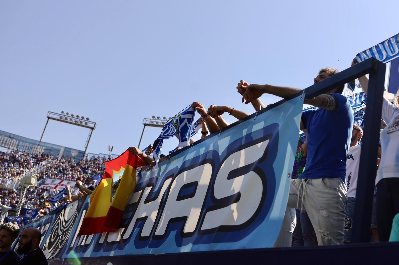 Búscate en las fotos del Málaga CF-Melilla