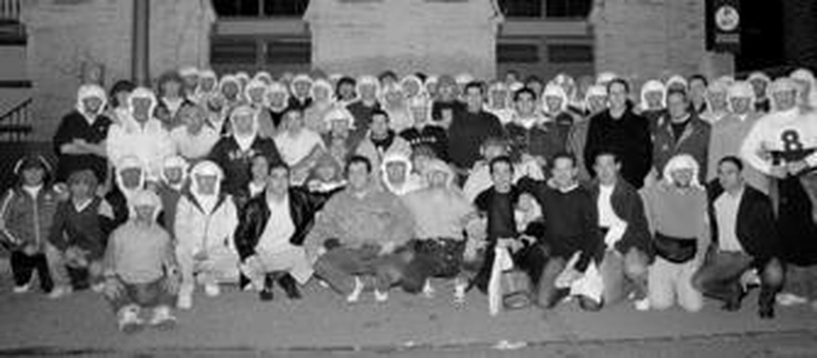 Serán los costaleros que portarán a la Virgen de la Esperanza en el año del estreno del manto bordado por los hermanos y hermanas de la cofradía.