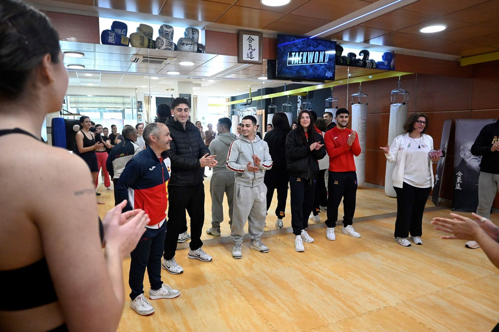 La masterclass de boxeo de Rafa Lozano Jr a medio centenar de mujeres de Córdoba, en imágenes