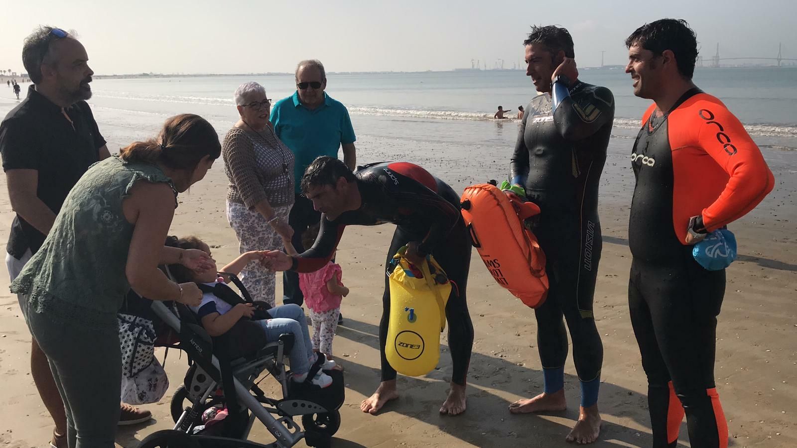 Otro instante del recibimiento a los hermanos Gómez Beser.