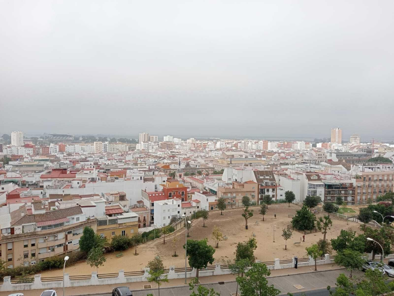 ¿Por qué el cielo de Huelva está completamente gris este miércoles?