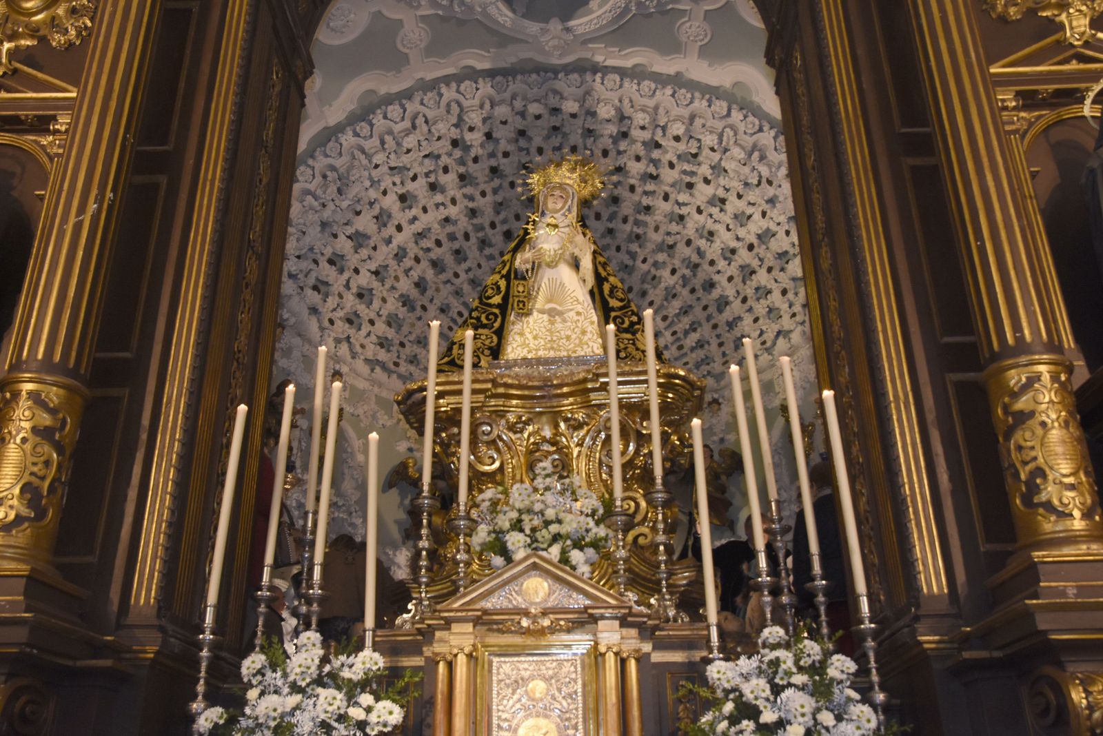 La Virgen de los Dolores, en su camarín mientras se celebra su septenario virtual.