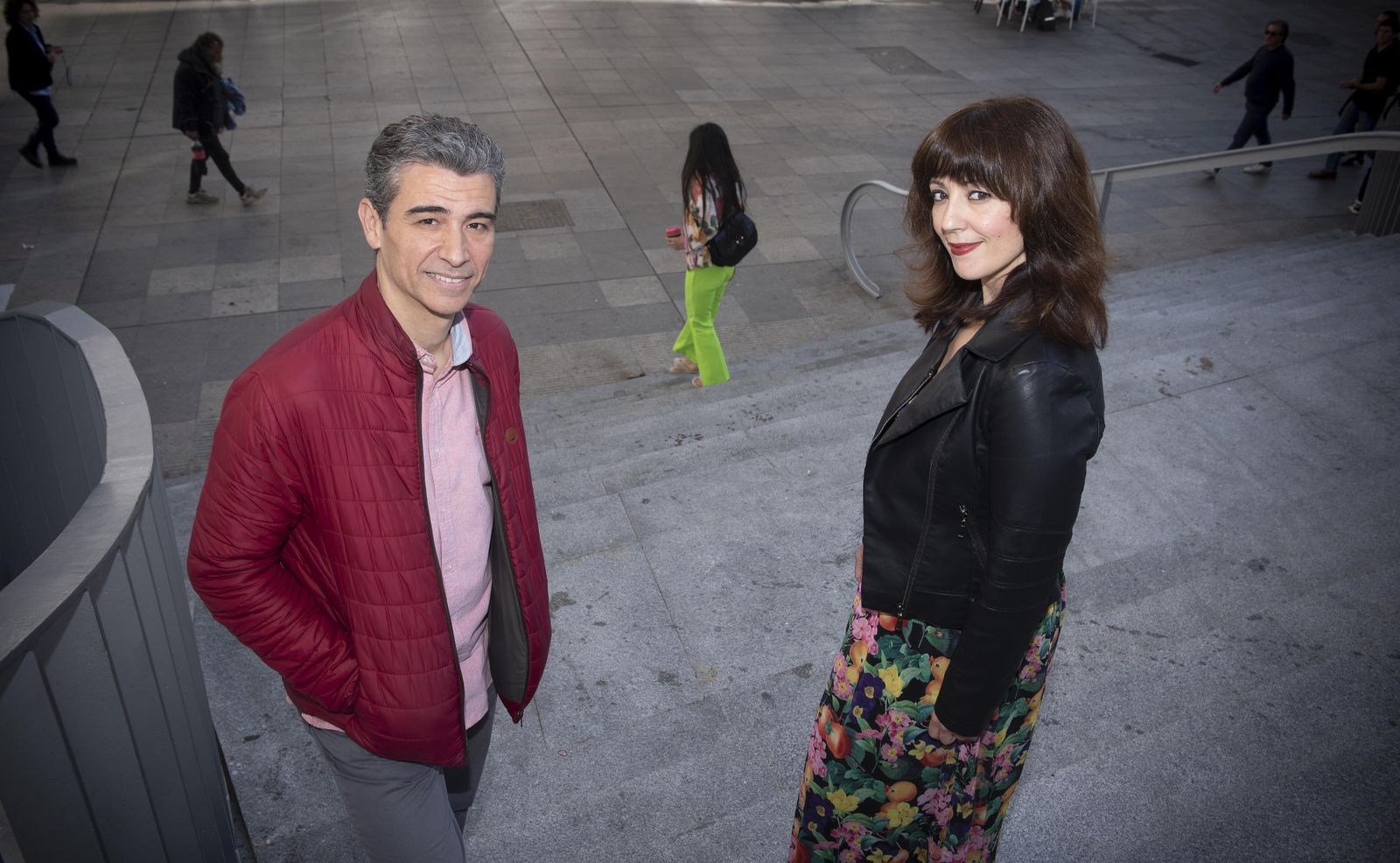 Jesús Pineda y Cristina Bayón en un conocido enclave sevillano.
