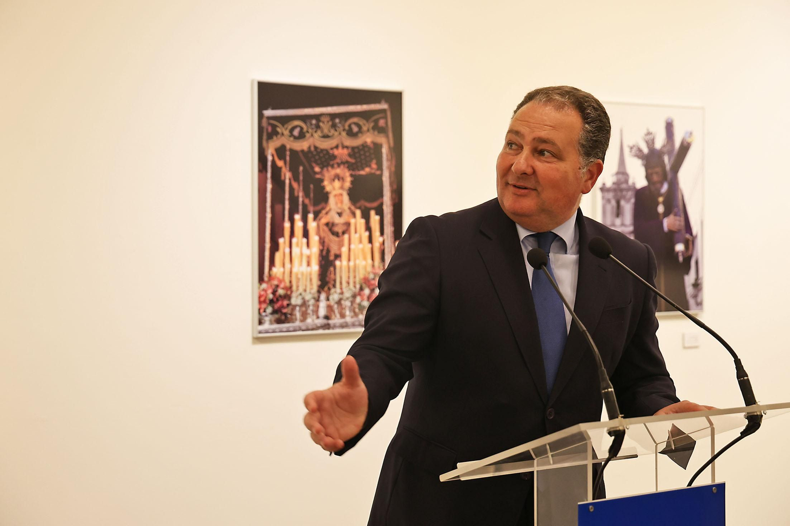 Inauguración de la Exposición de fotografías Huelva, provincia cofrade de Huelva Información en la Diputación de Huelva