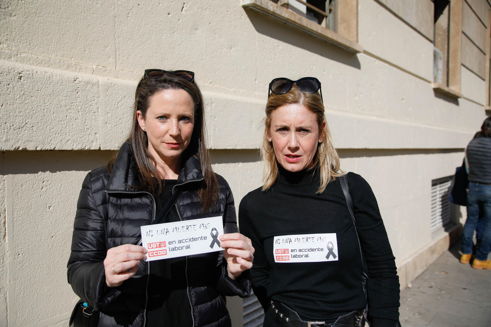 Imágenes de la concentración de CCOO y UGT  tras la muerte de un trabajador en accidente laboral