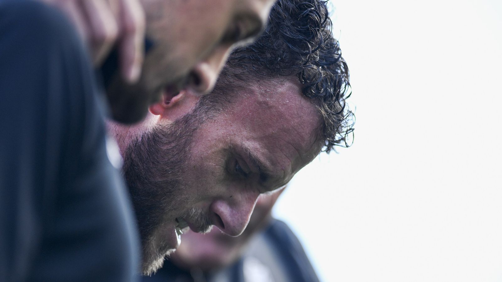 El gesto del lateral lo dice todo