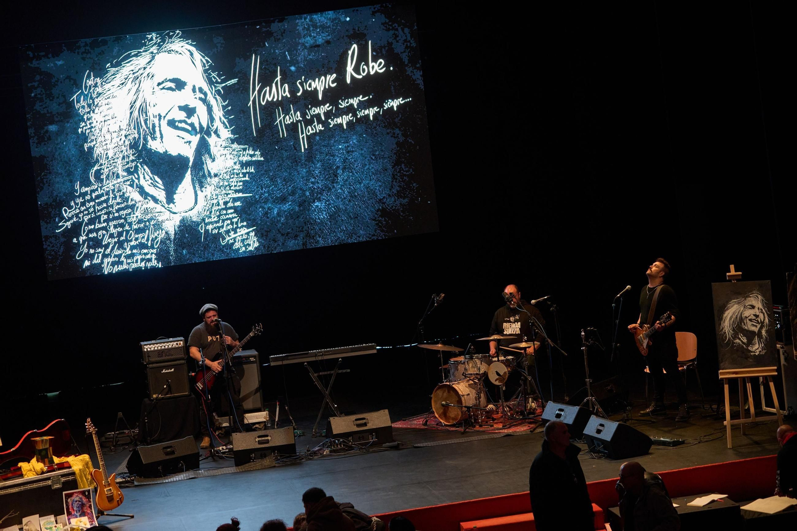 Las fotos del acto homenaje a Robe Iniesta en Plasencia