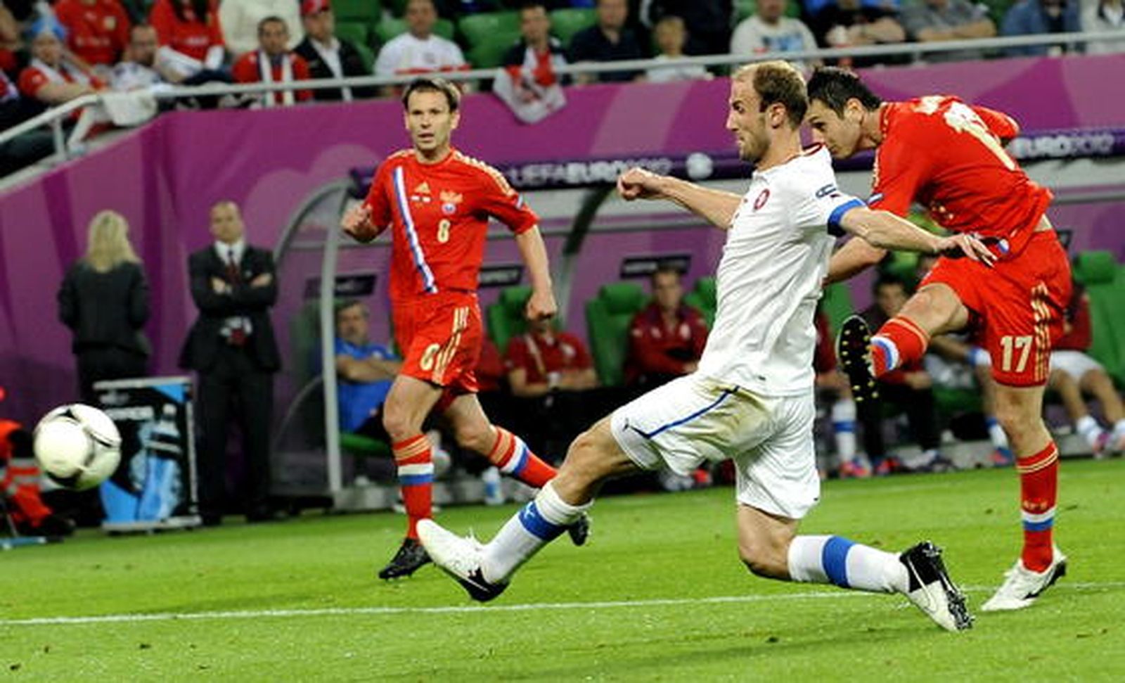 Rusia golea a la República Checa por 4-1 y se convierte en líder sólido del Grupo A.

Foto: EFE