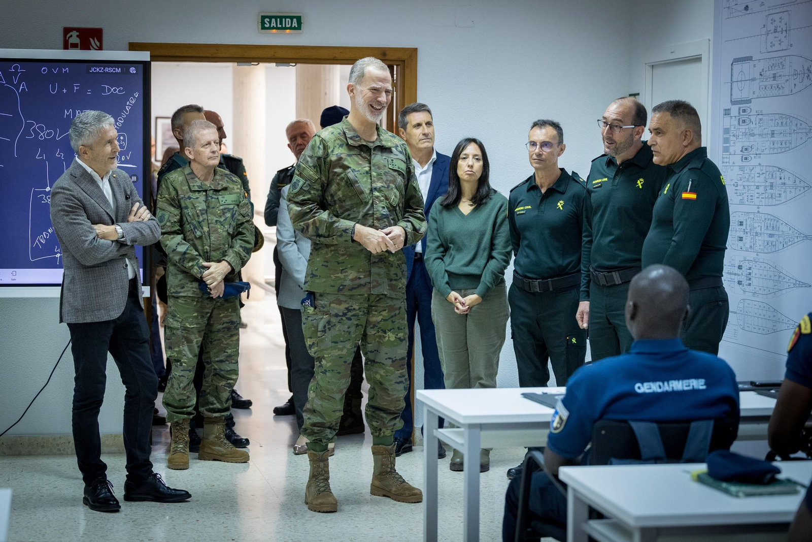Las imágenes de la visita del Rey a la Guardia Civil de Cádiz