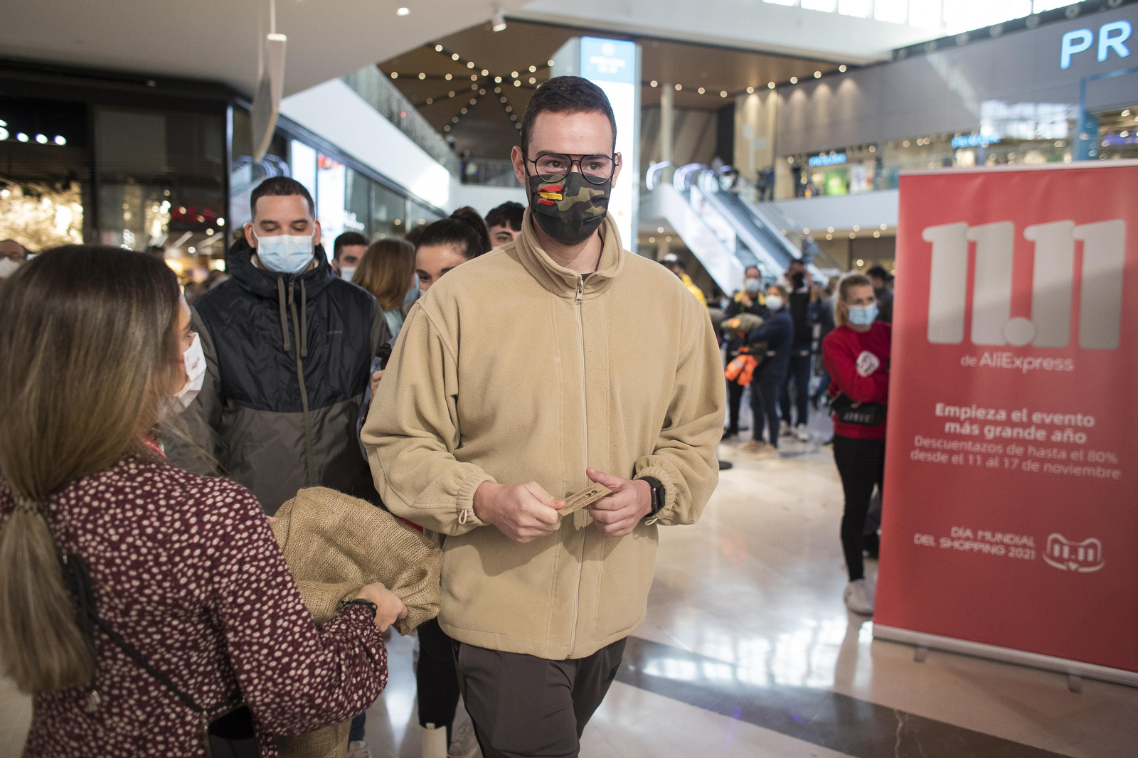 Así ha sido la apertura de AliExpress Plaza en el Centro Comercial Lagoh de Sevilla