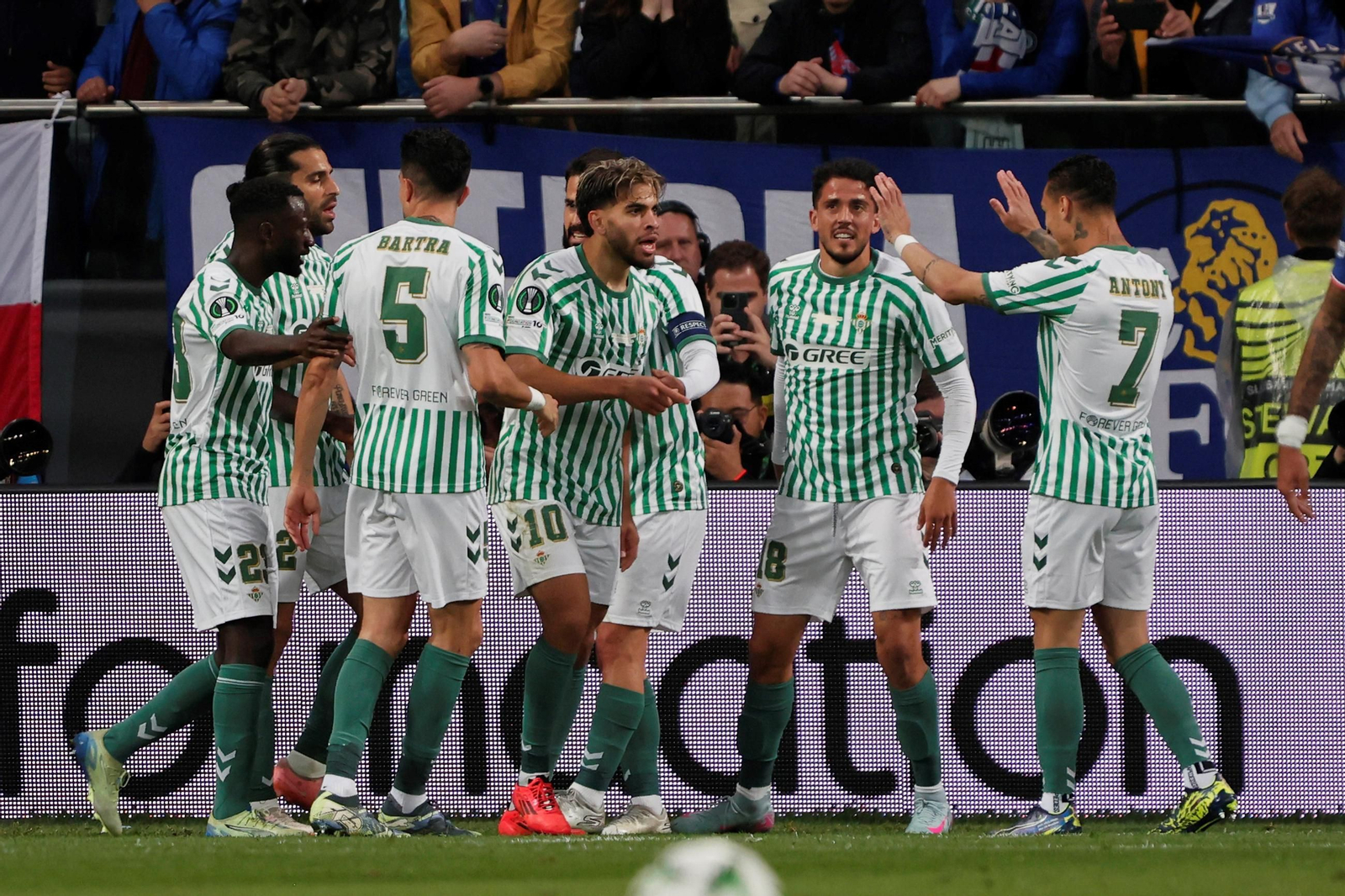 Las mejores fotos del Betis - Chelsea en la final de la Conference League