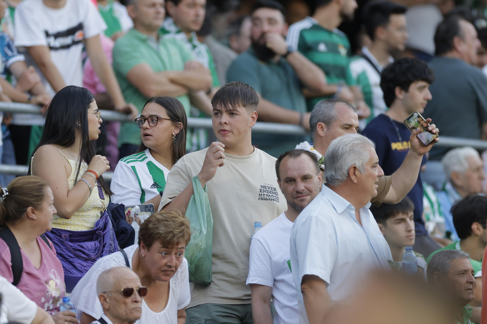 Búscate en las fotos del Betis-Rayo
