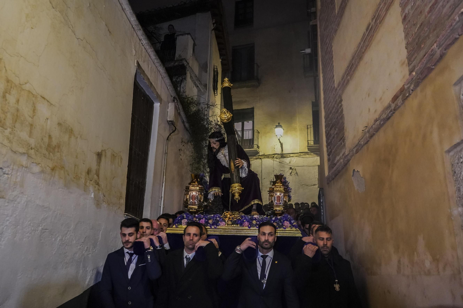 Del Albaicín al Realejo, las imágenes del traslado de Tres Caídas