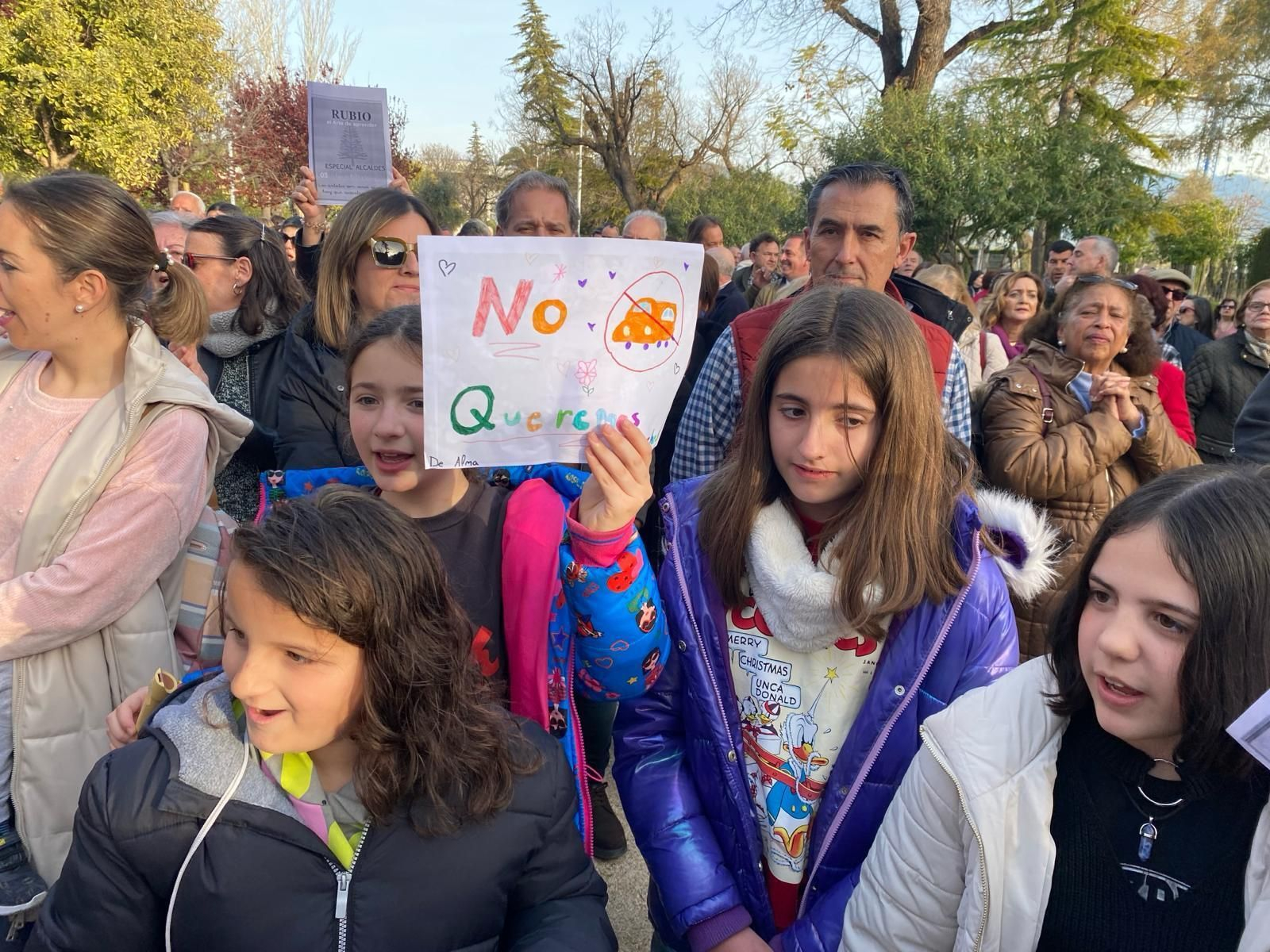 Manifestación en La Alameda contra el paso de ambulancias