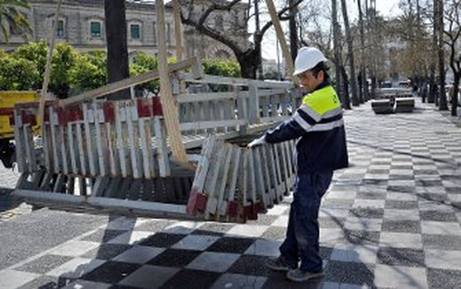 Comienza el montaje de los palcos de Semana Santa