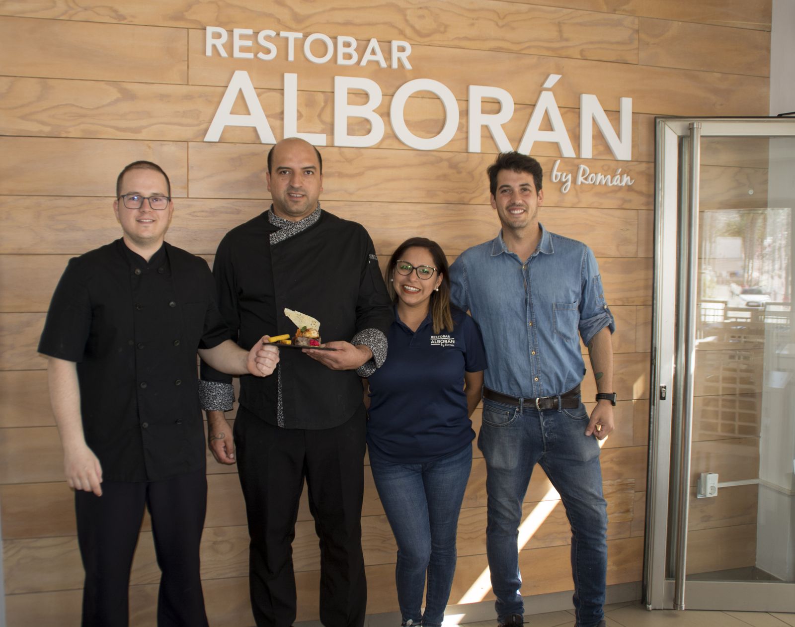 Restobar Alborán ofrece una tapa deliciosa.