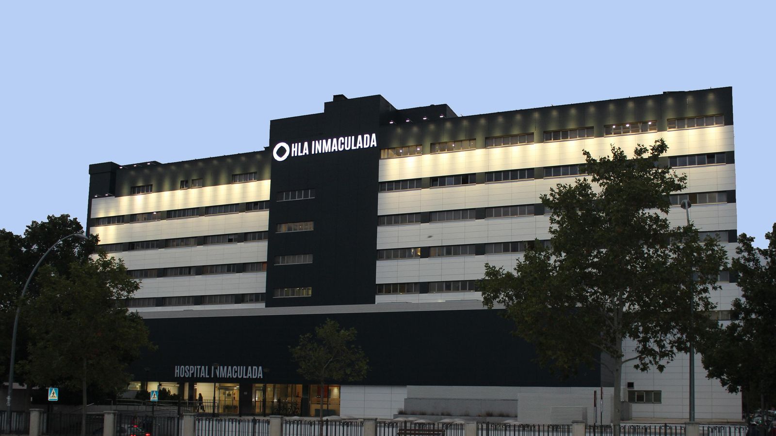 Exteriores del Hospital HLA Inmaculada, en la capital granadina.