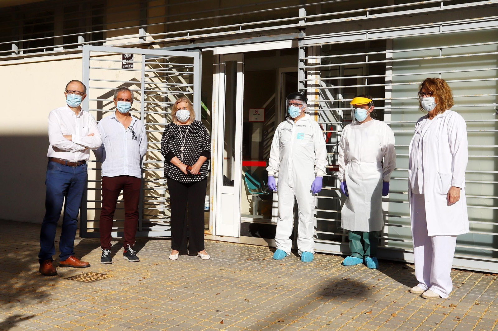 Imágenes del punto Auto-Covid en el centro de salud de Adoratrices