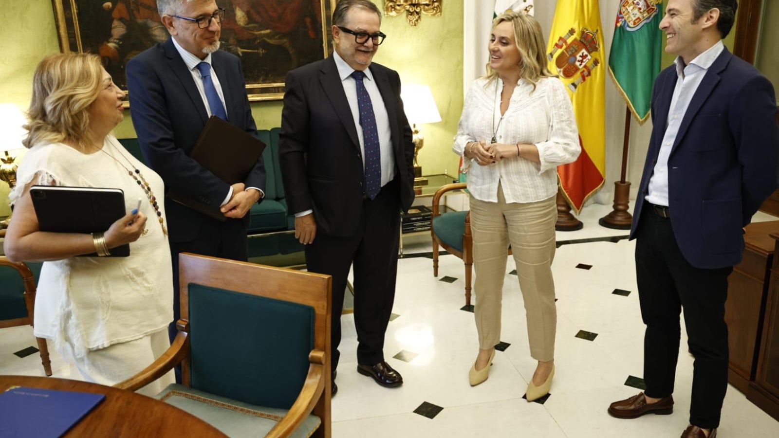 Momento de la firma entre el Ayuntamiento de Granada y Caja Rural Granada