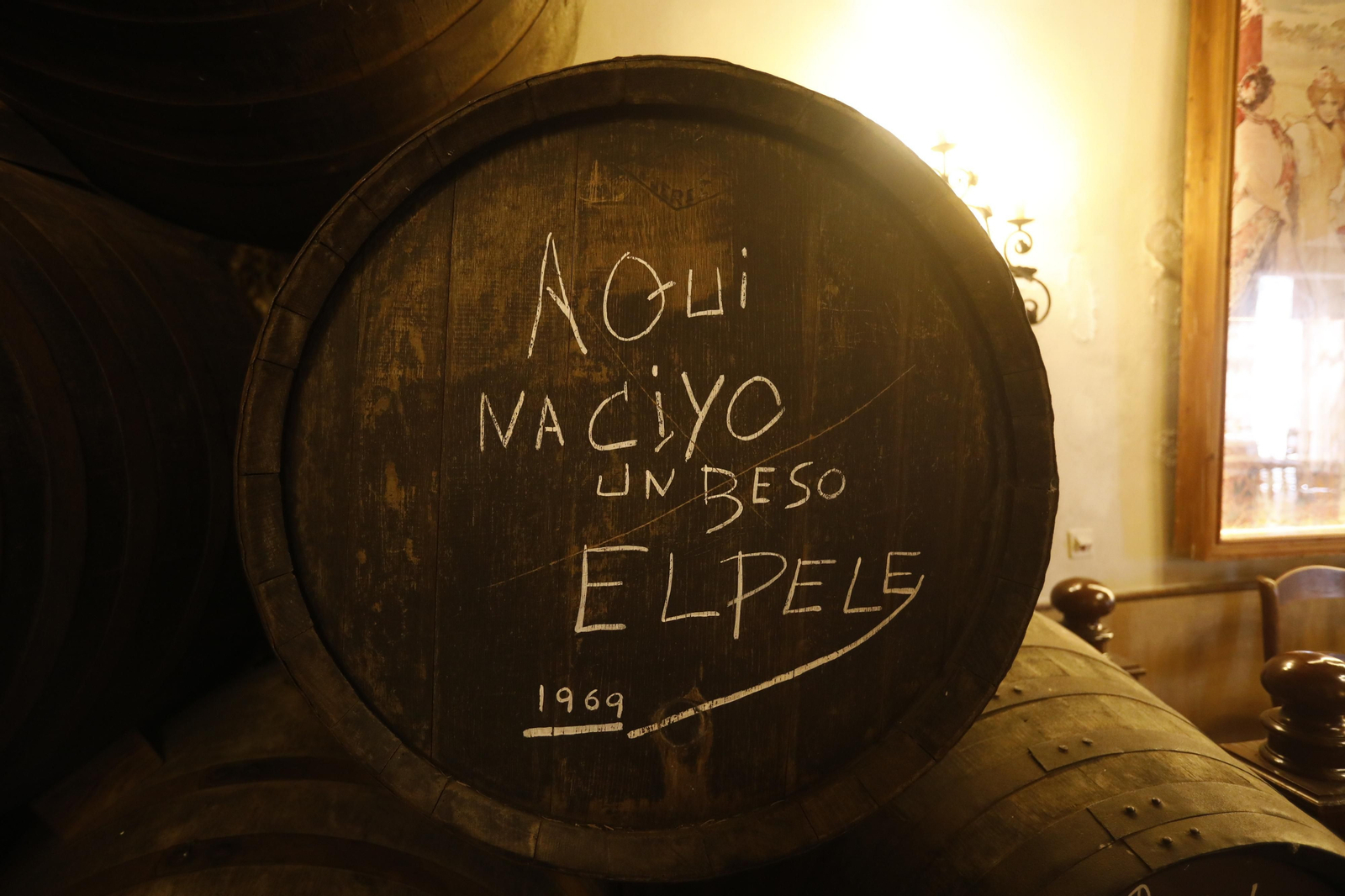 En fotos, visitamos el restaurante de Córdoba con más autógrafos de famosos