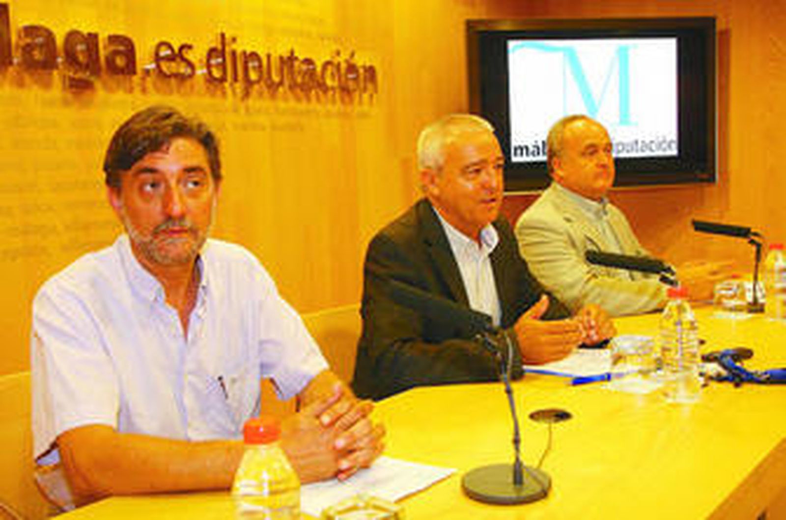 Jesús Gonzalo, Francisco Gutiérrez y Miguel Aldano presentan ayer su propuesta.