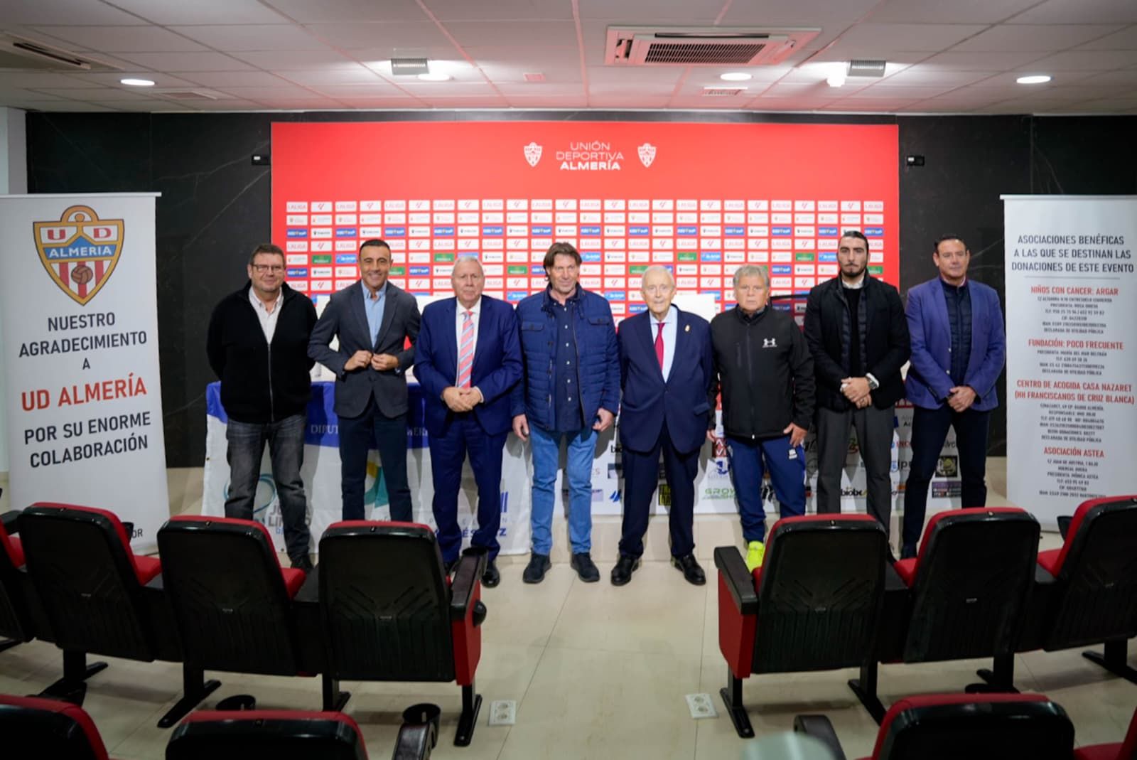Blanes, flanqueado por Luna, Chico, Manolo García Melero o Malpica, entre otros