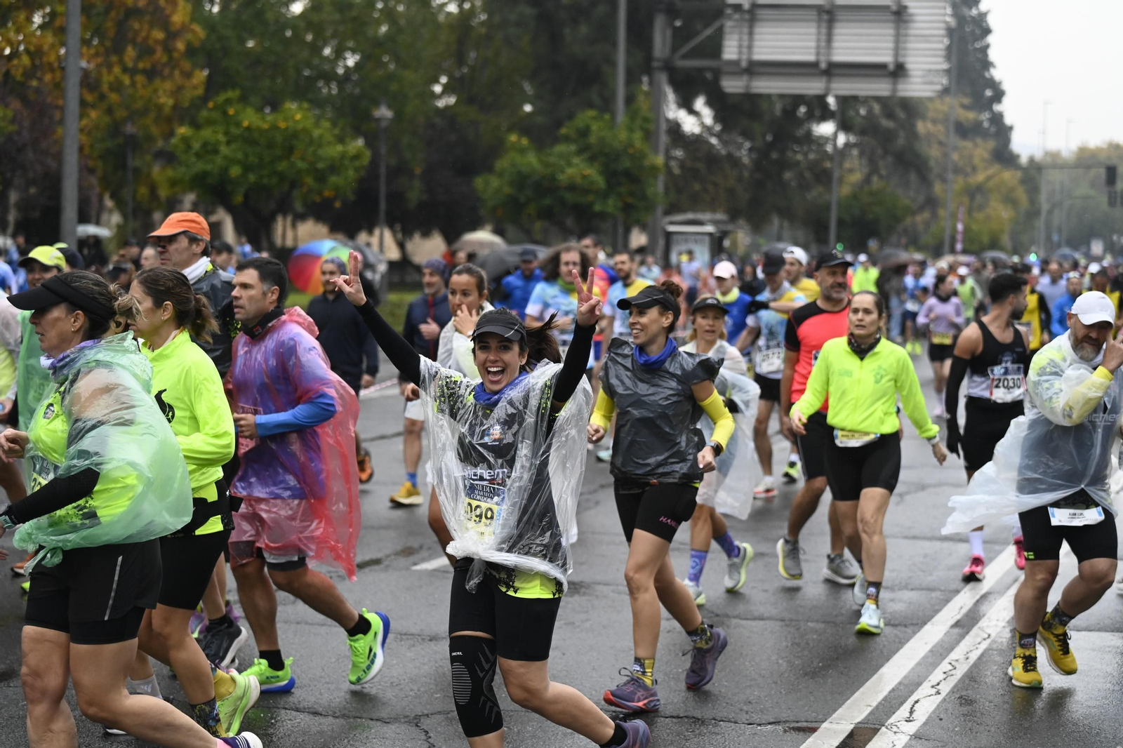 Las mejores fotos de la espectacular salida de la Media Maratón de Córdoba 2025