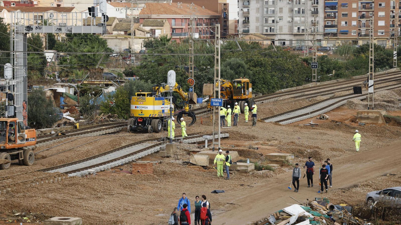 Trabajos de limpieza por la catártrofe de la DANA en Valencia