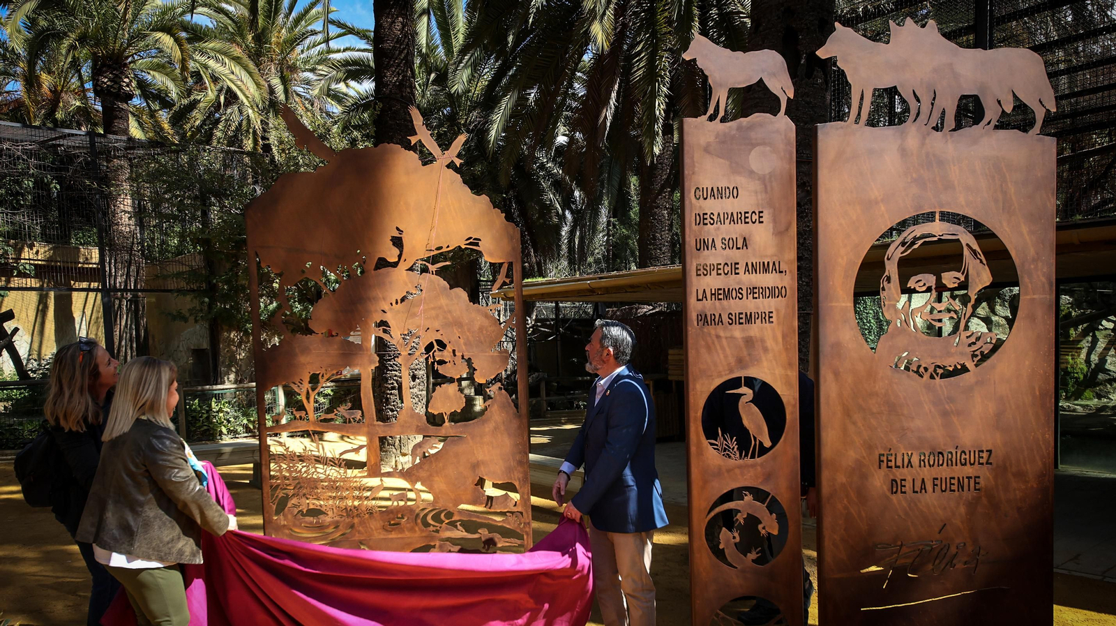 Inaugurada la plaza y el monumento en recuerdo de Félix Rodríguez de la Fuente en el Zoo de Jerez