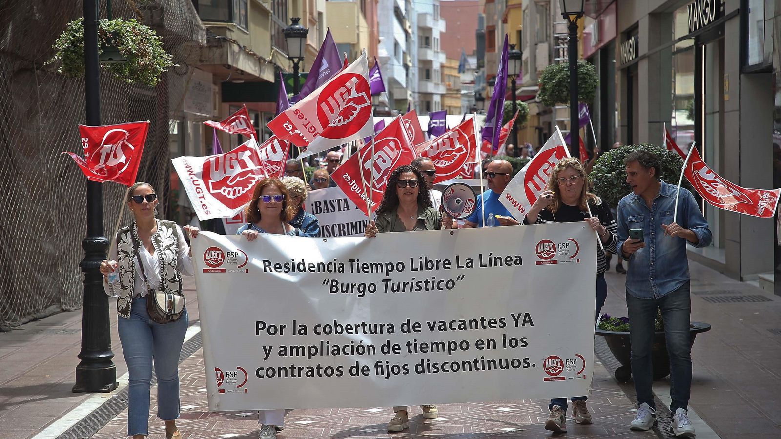 Protesta de los trabajadores de tiempo libre, el pasado junio en La Línea.