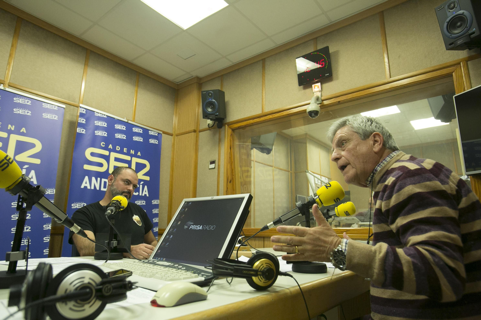 Emilio López Benítez y Juan Martín Caparrós, ayer en Radio Sevilla.