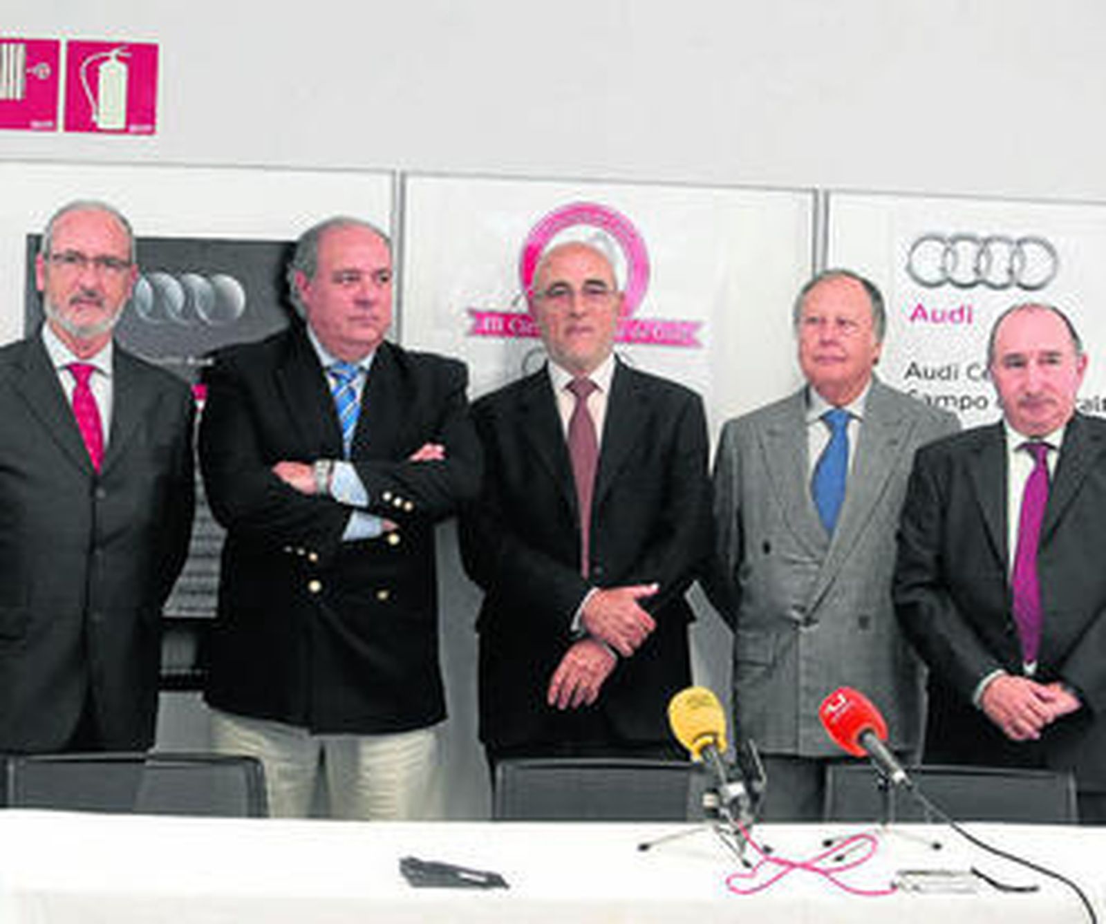 Parte del Comité Organizador del Circuito Audi, en la presentación celebrada en Los Barrios.