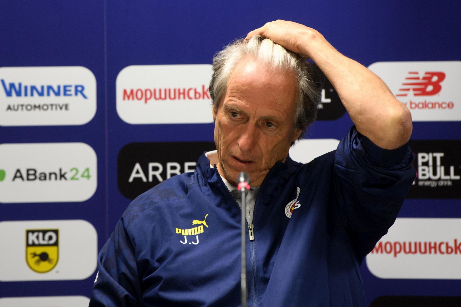 Jorge Jesus atiende a la prensa turca.