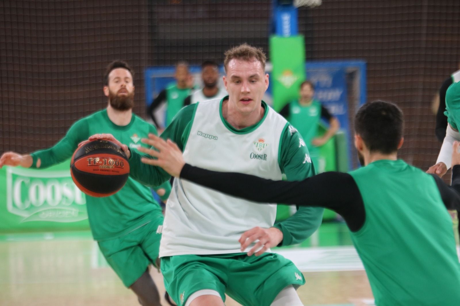 Pasecniks, durante un entrenamiento con el Coosur Betis.