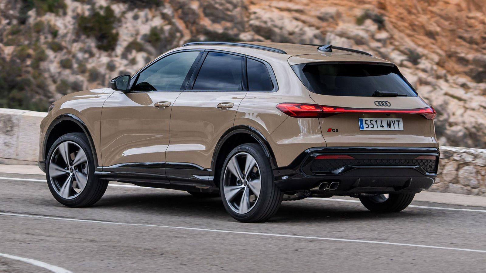 Todo se confabula en este Audi para ofrecer una experiencia de conducción de primer nivel: motor, transmisión, tracción, suspensión, dirección, etc.