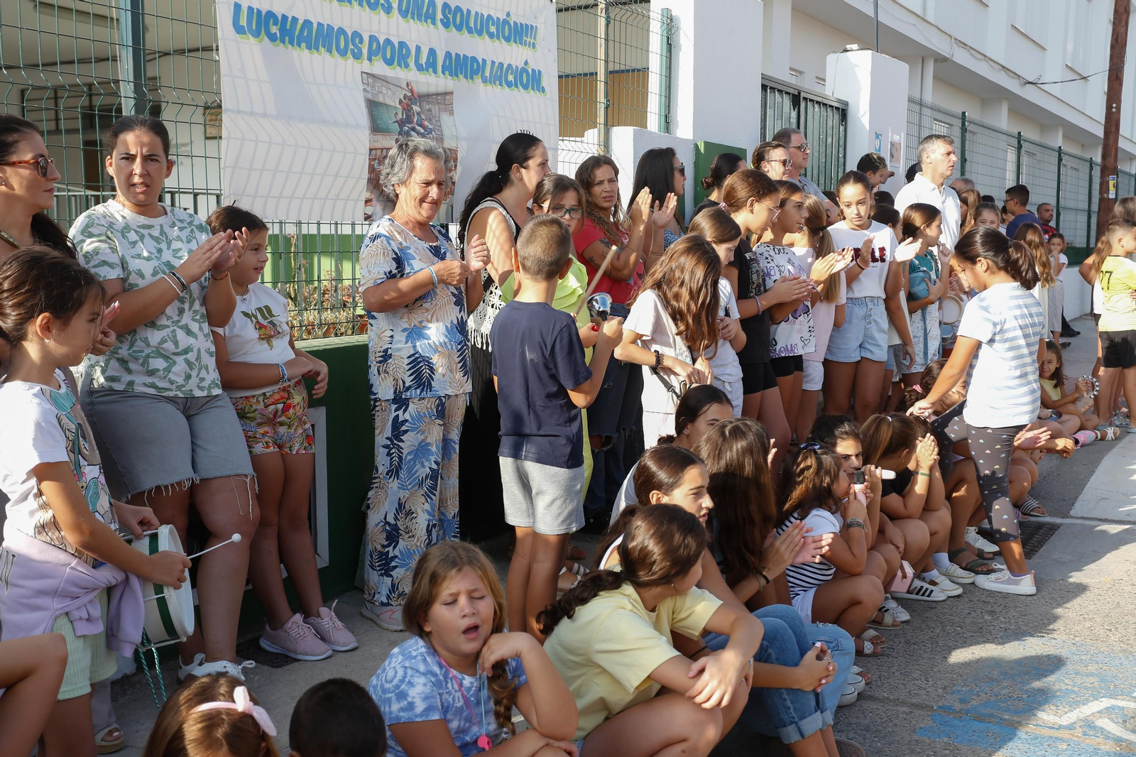 Manifestación de los alumnos y las familias del CEIP Aljibe de Jimena, en imágenes