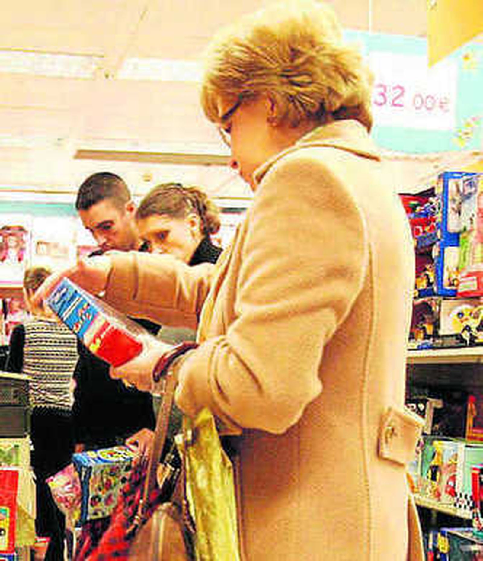 Una clienta en un supermercado.