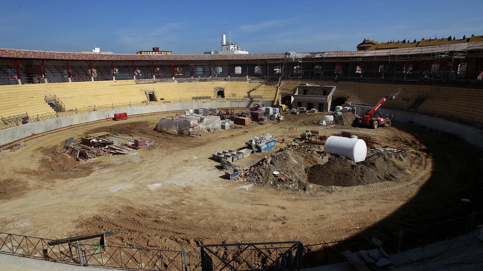 Las fotos de las obras de la plaza de toro de la Línea