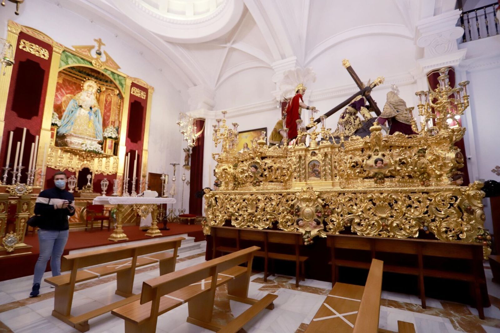 El paso de las Tres Caídas aún permanecerá esta semana en la Esperanza.