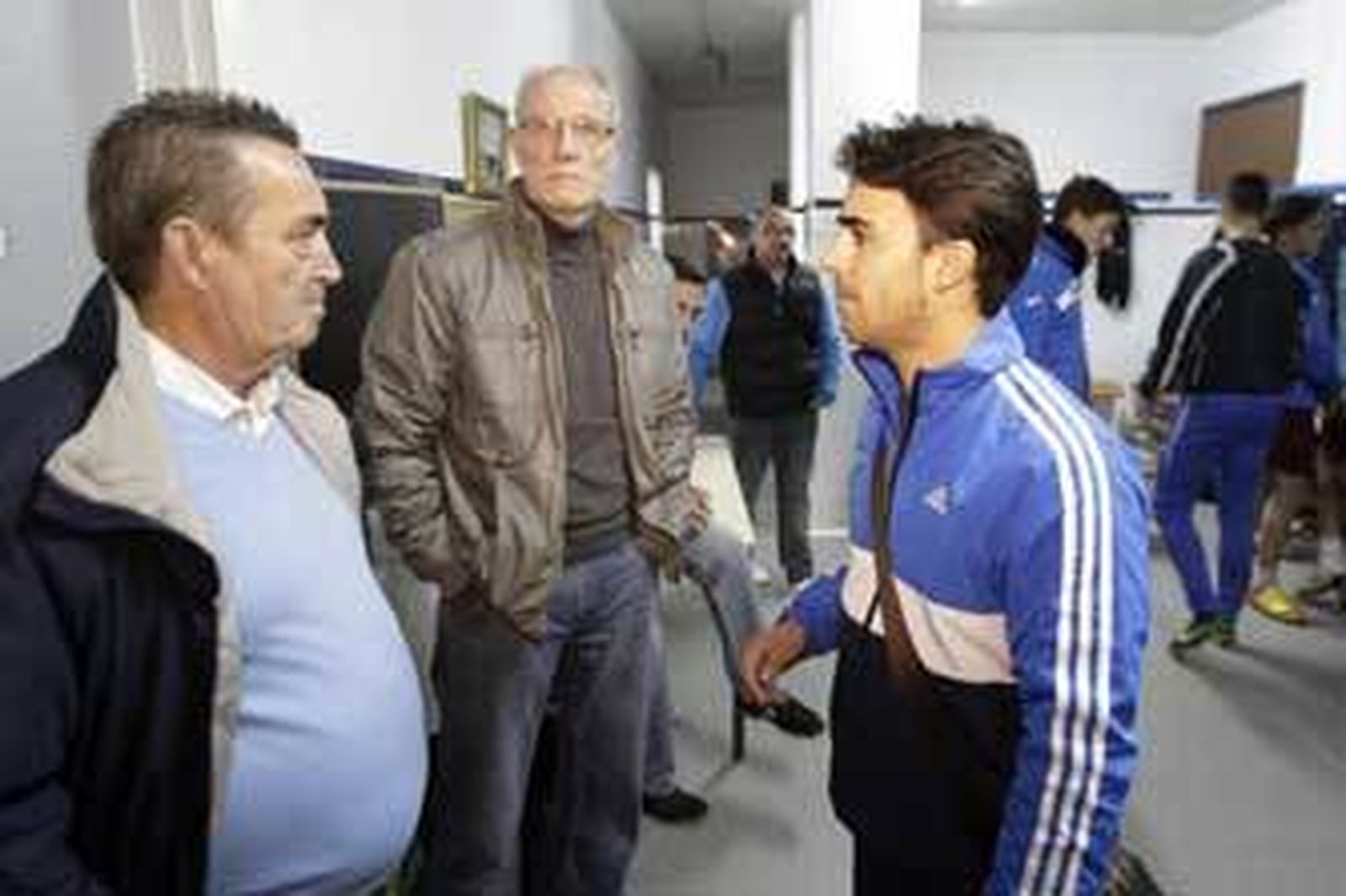 Salvador Beato, Carlos Fontana y José Manuel Mena, ayer en el vestuario industrialista. /Miguel Ángel González