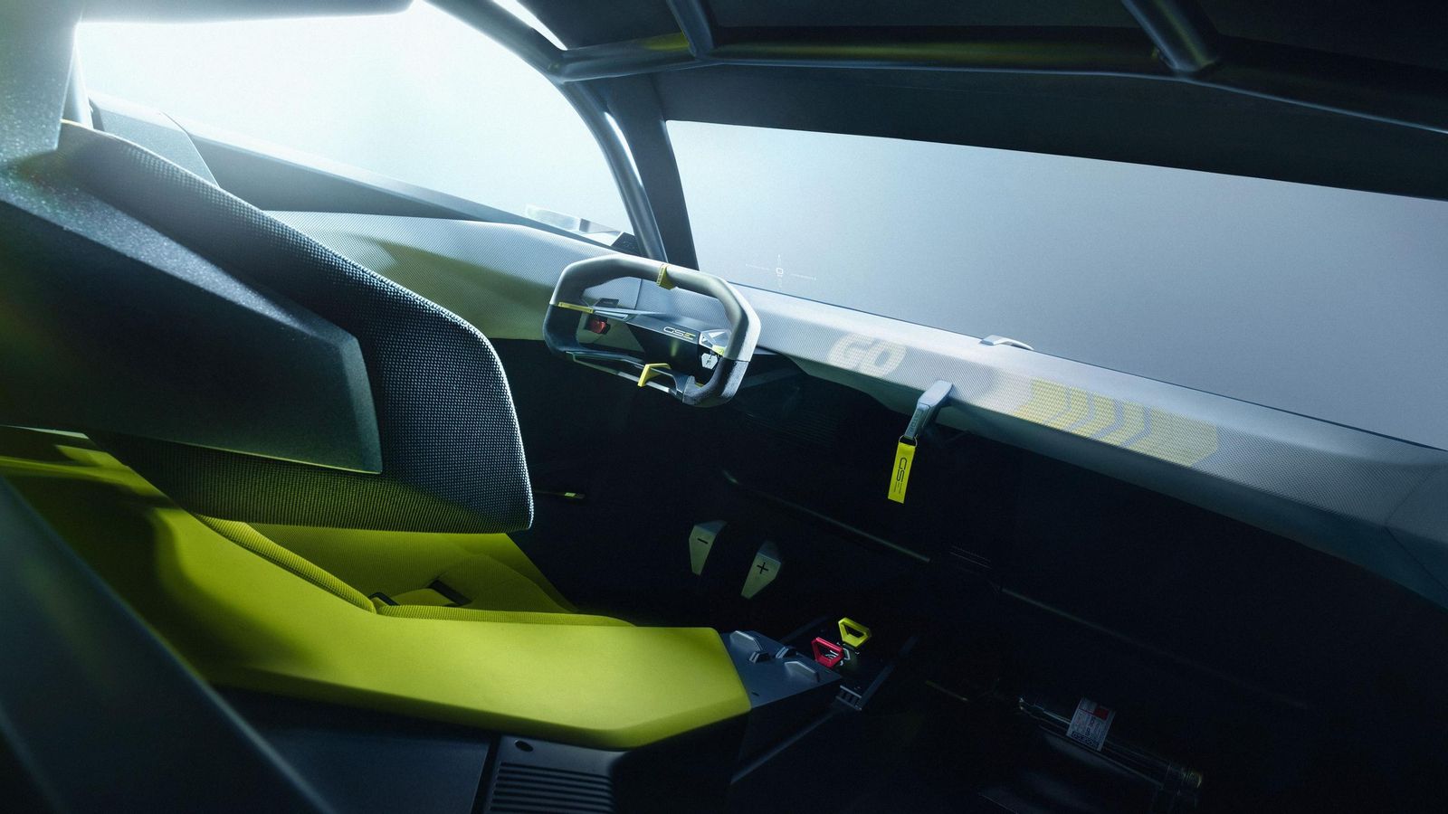 Nacido para el mundo digital, el interior reduce al mínimo sus elementos, hasta el punto de que tiene un único asiento y la única conexión entre coche y conductor se realiza a través de un head-up display.