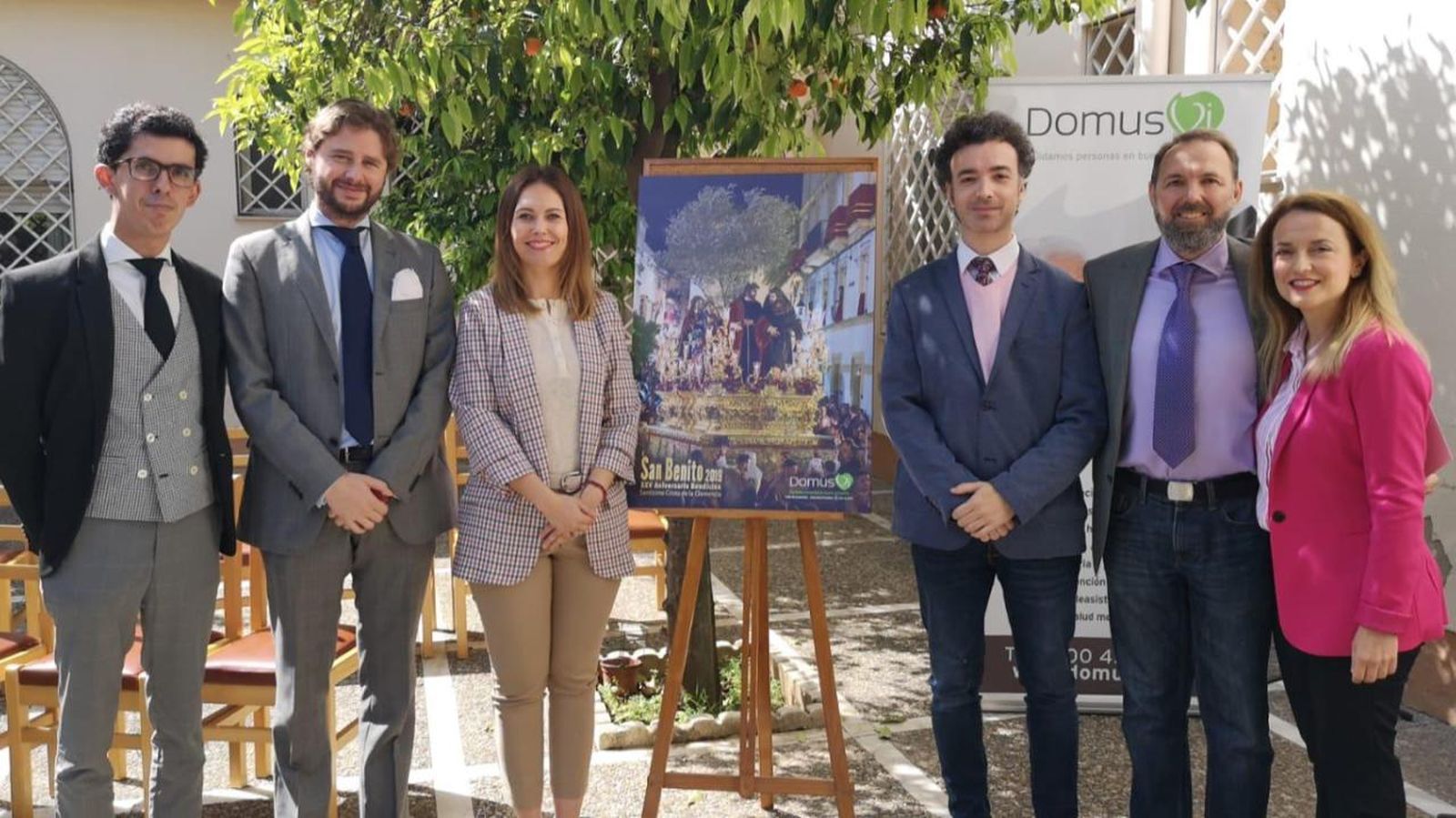 Foto de familia tras la presentación del cartel.